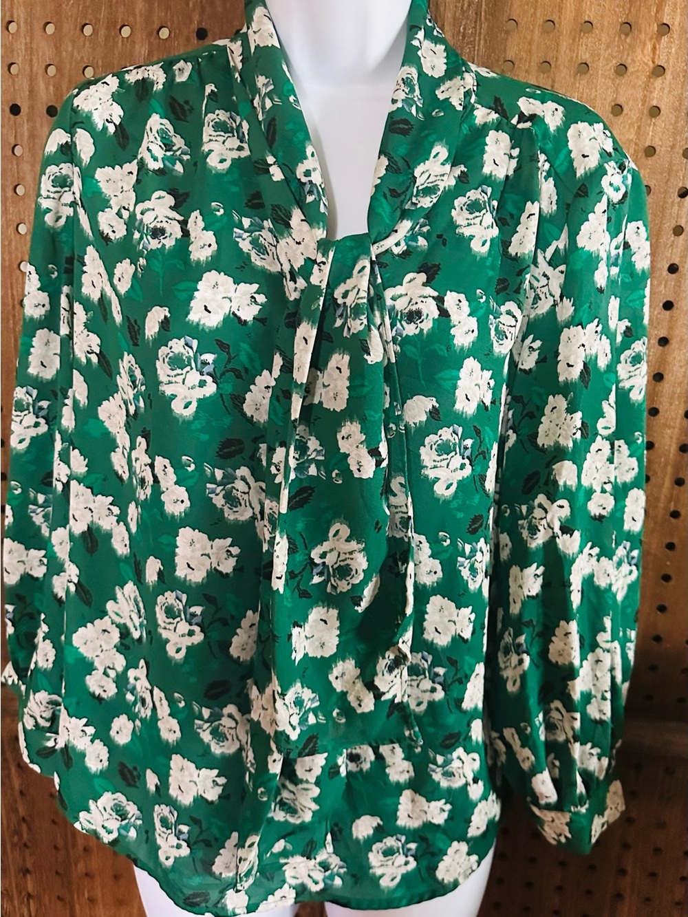 Banana Republic Green Floral Tie-Neck Blouse Size M